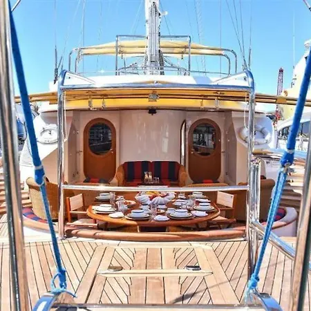 Boat Lara Къща-лодка Ормос Пангиас