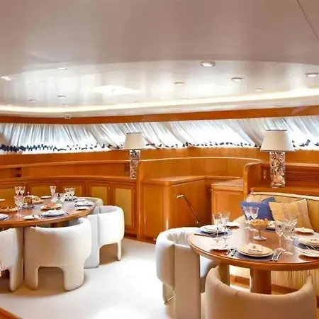 Boat Lara Къща-лодка Ормос Пангиас
